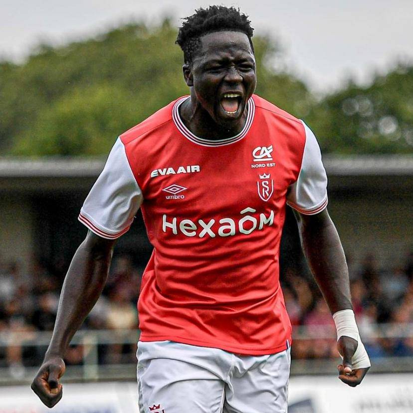 巴黎主场大胜兰斯，扩大领先优势的简单介绍