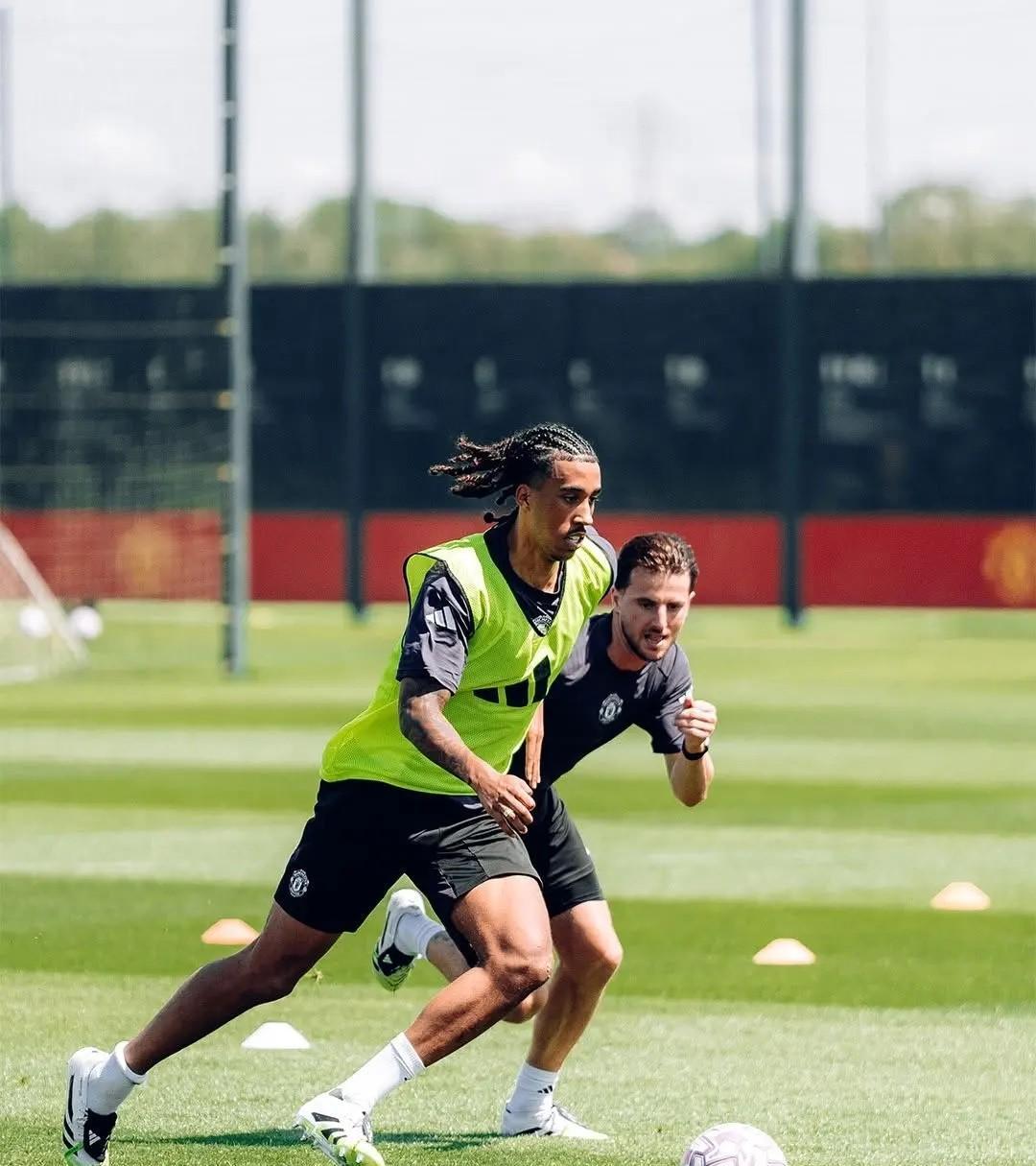 球队排兵布阵，比赛策略周密迎战来势汹汹对手的简单介绍