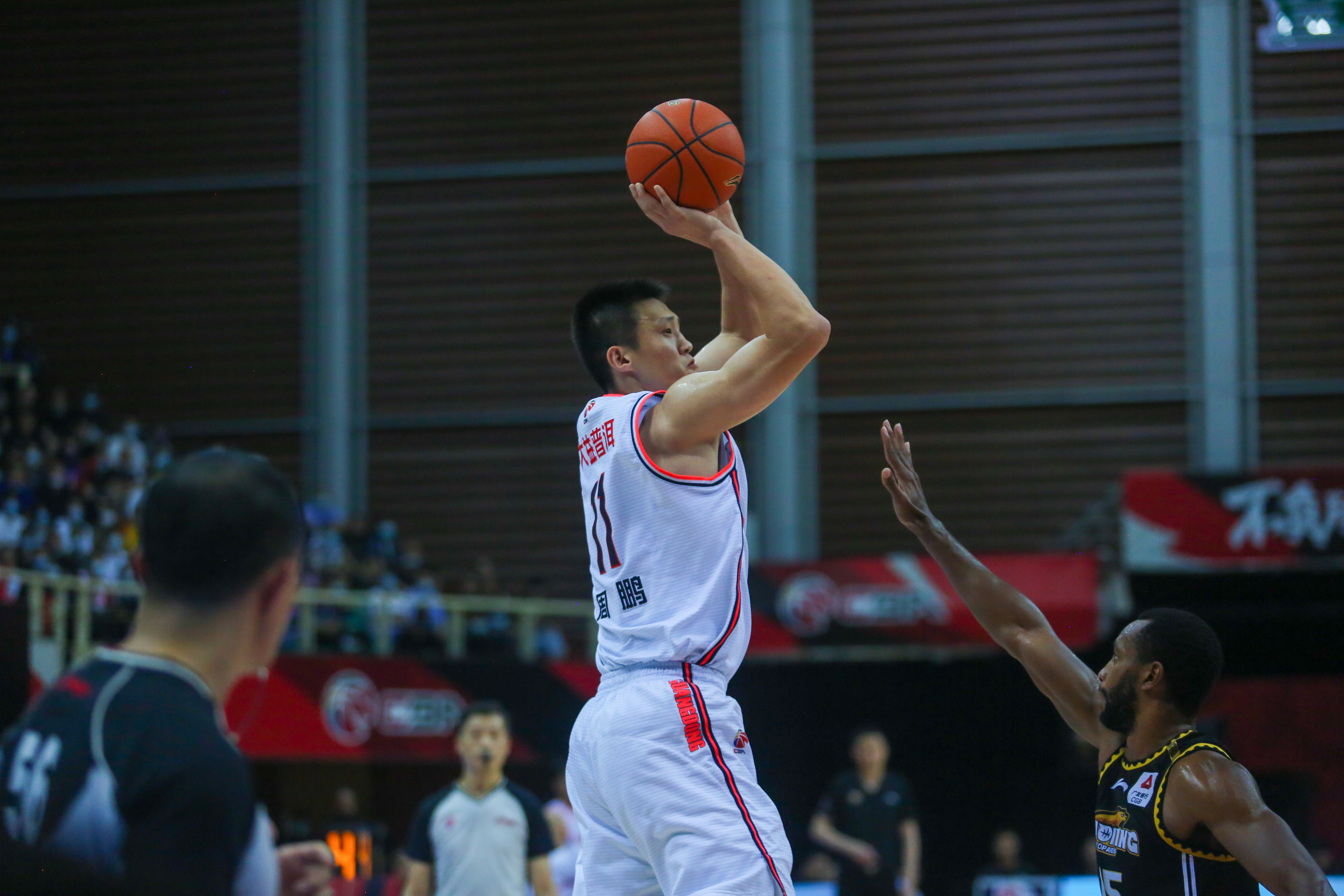 关于广西男篮球员努力训练，准备信心满满备战的信息